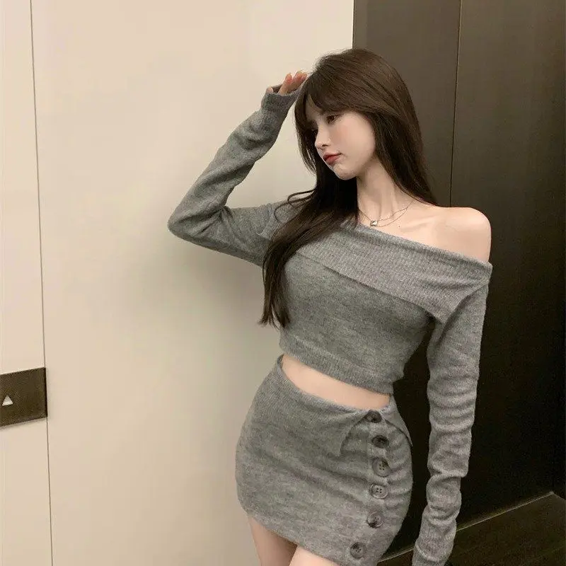 

Fashionable Sexy One-shoulder Knitted Base Shirt Two-piece Set for Women's Autumn Winter Versatile Off-shoulder Elegant Top