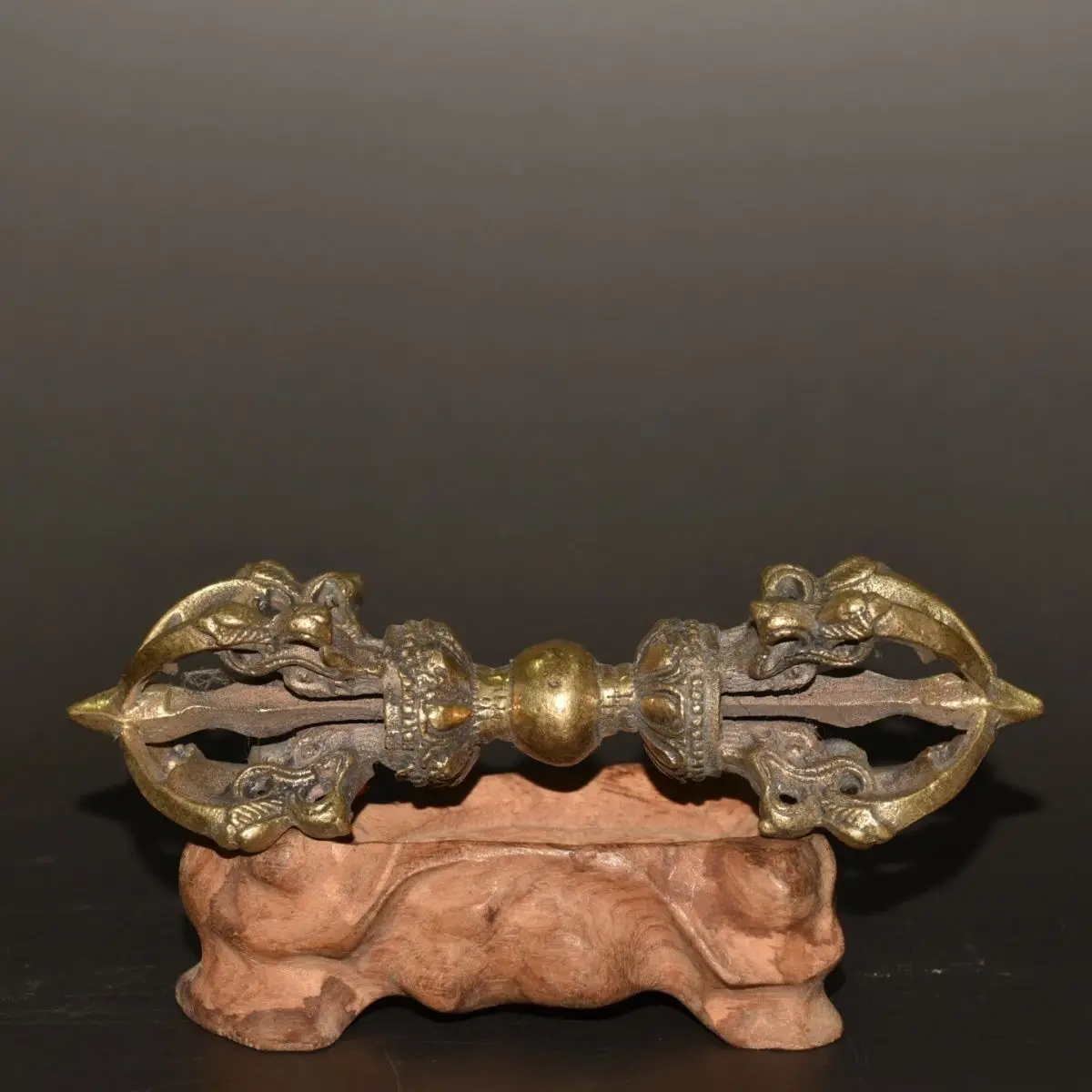 Early collection, pure copper vajra pestle magic tool is 13 cm long, 4.5 cm wide, 4.5 cm thick and weighs 153 grams