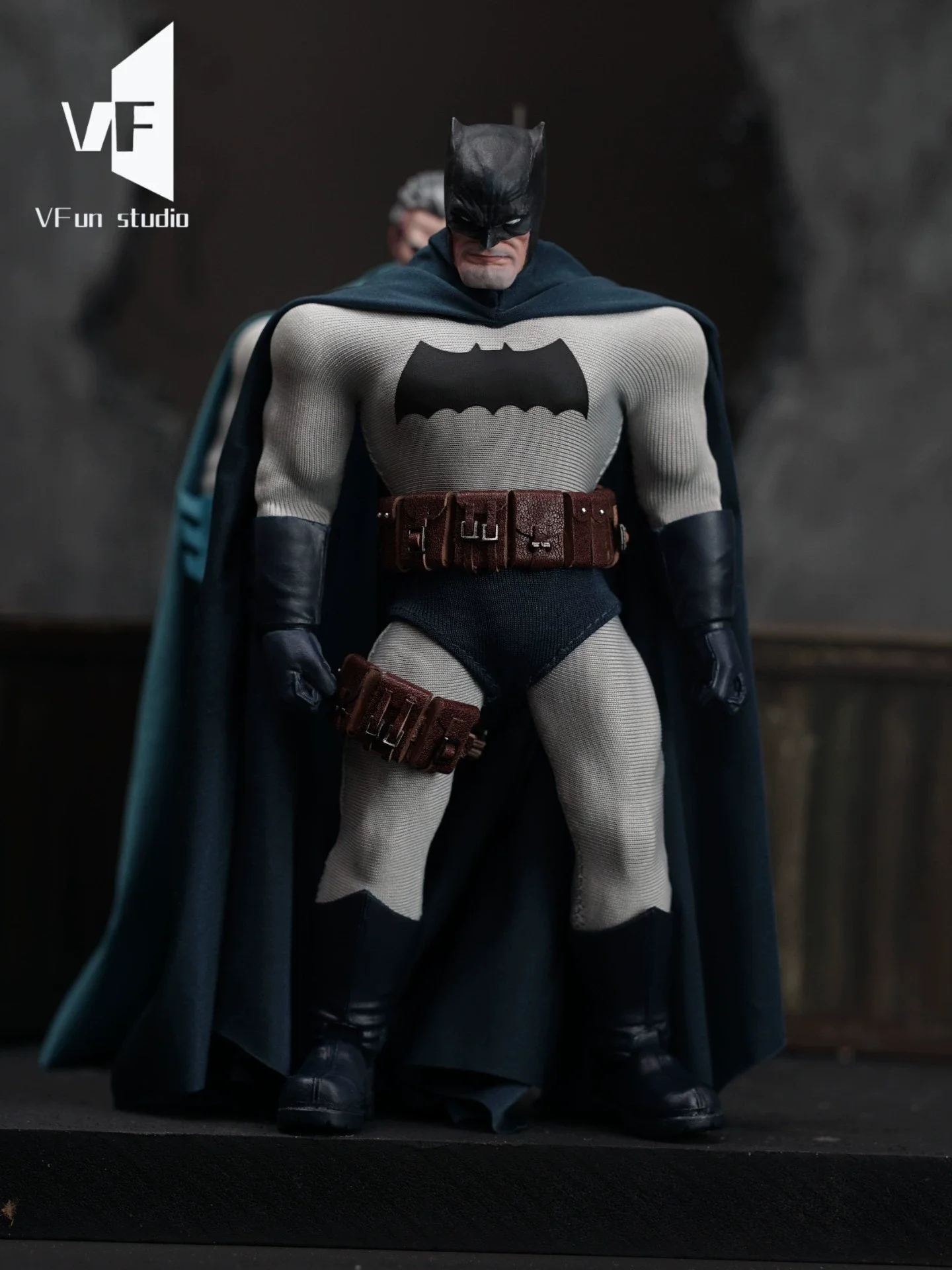 Mezco اليدوية 1/12 ذكر المحارب بطل أنيمي الخفافيش الأسود فارس عباءة أزرق فاتح أزرق داكن صالح 6 بوصة عمل نموذج لجسم DIY بها بنفسك