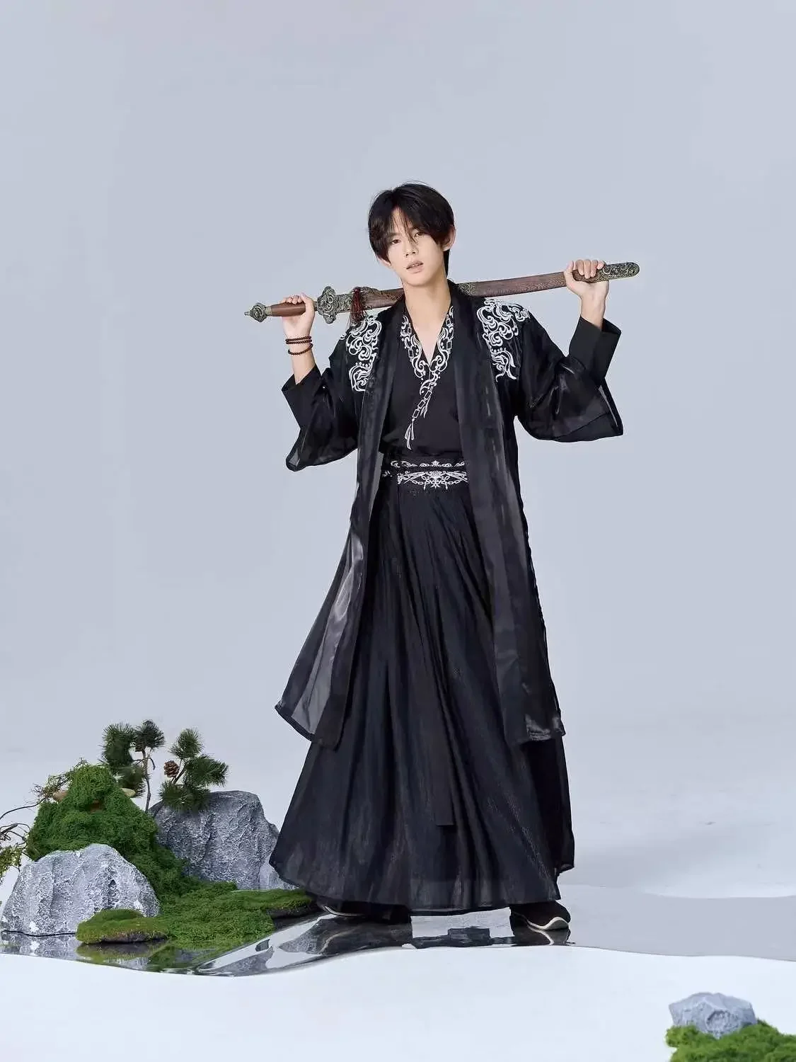 تنورة Hanfu التقليدية من سلالة سونغ Changgan Temple Beizi ملابس تنكرية رائعة للأولاد مطرزة أصلية للرجال باللون الأسود