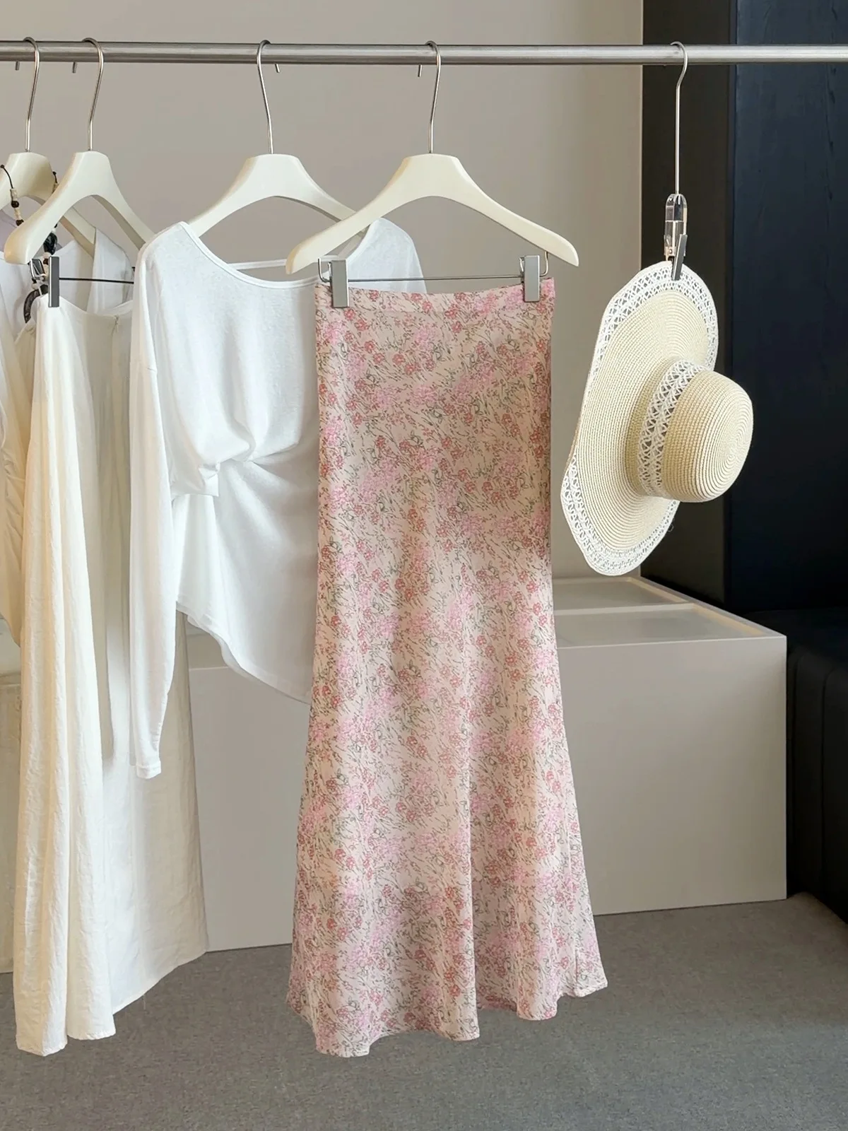 Harajuku Niche Beige Base Red Floral Print Chiffon Maxi Skirt Elastic Waist A-line Skirt Women Elegant Countryside Garden Wear