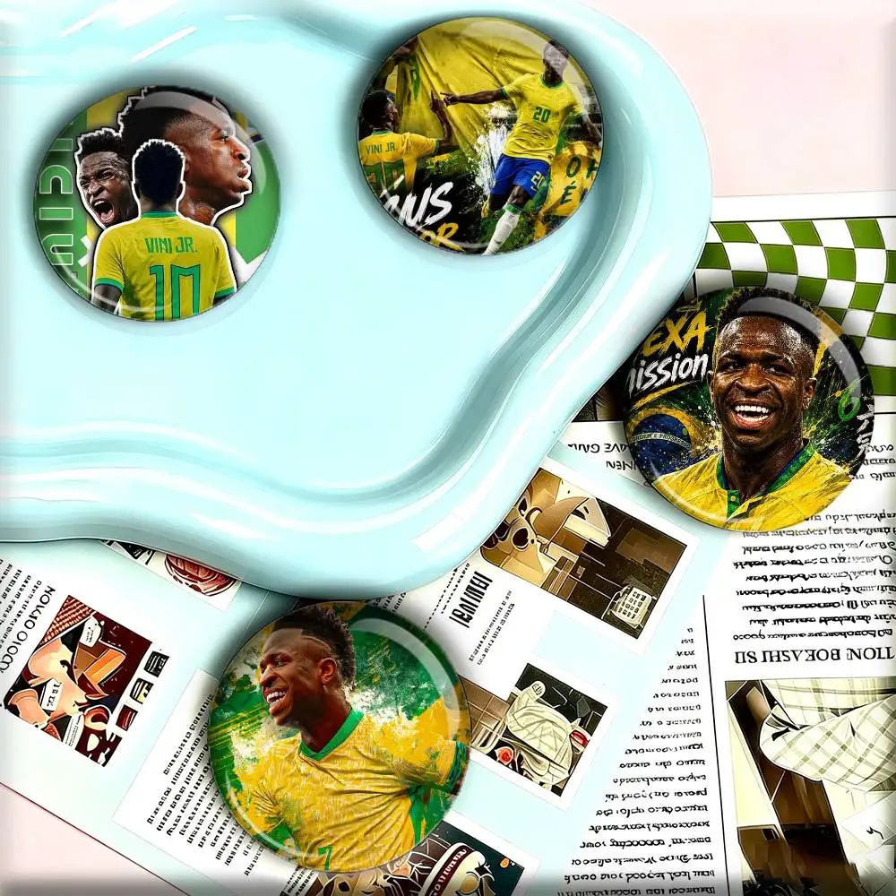 V-Vinicius Jr Brazil Football Winger 25 32 44 58 75mm Badges Personalized Round Brooches Pins Accessory Gift