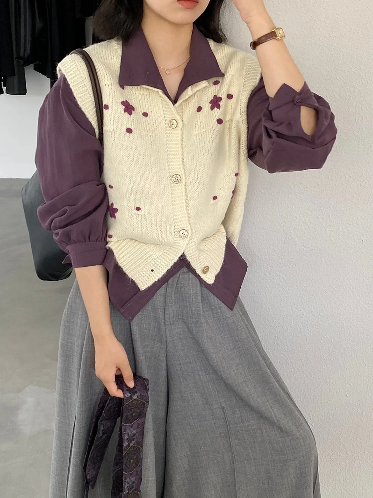 

Женский вязаный шерстяной жилет с художественной вышивкой, многослойный кардиган, верхняя одежда, светлый цвет, на пуговицах, на плечах