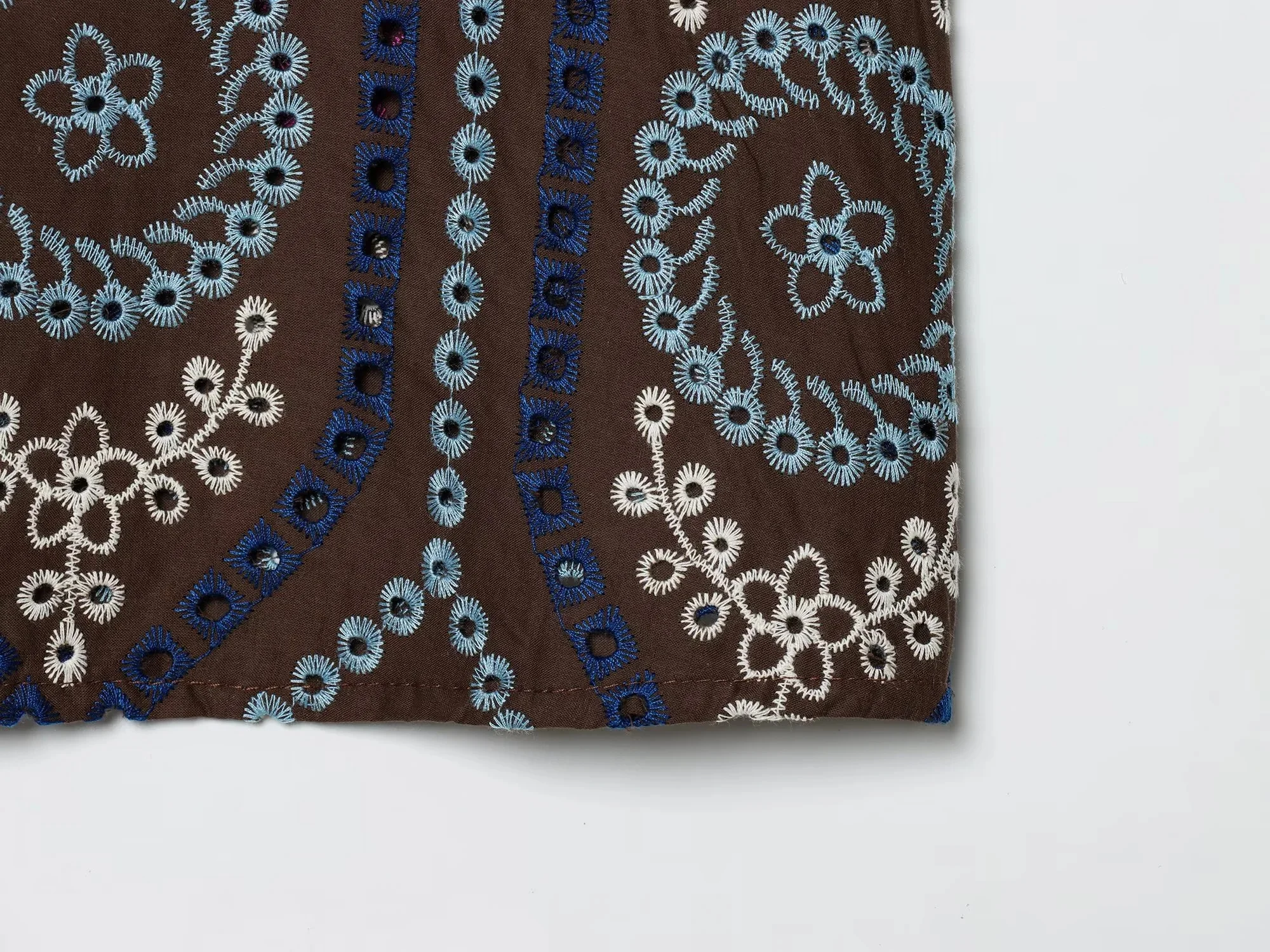 KONDALA Vintage Damen Urlaubs-Blumenanzug Stickerei Ausgehöhltes Ärmelloses Oberteil Langer Reißverschluss-Rock Mode 2026 Sommer Boho Sets – Detail 10