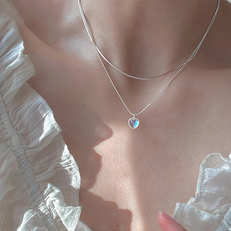 

XIYANIKE Silver Color Double Love Heart-shaped Moonstone Pendant Necklace Women Gradient Gemstone Clavicle Chain Couple