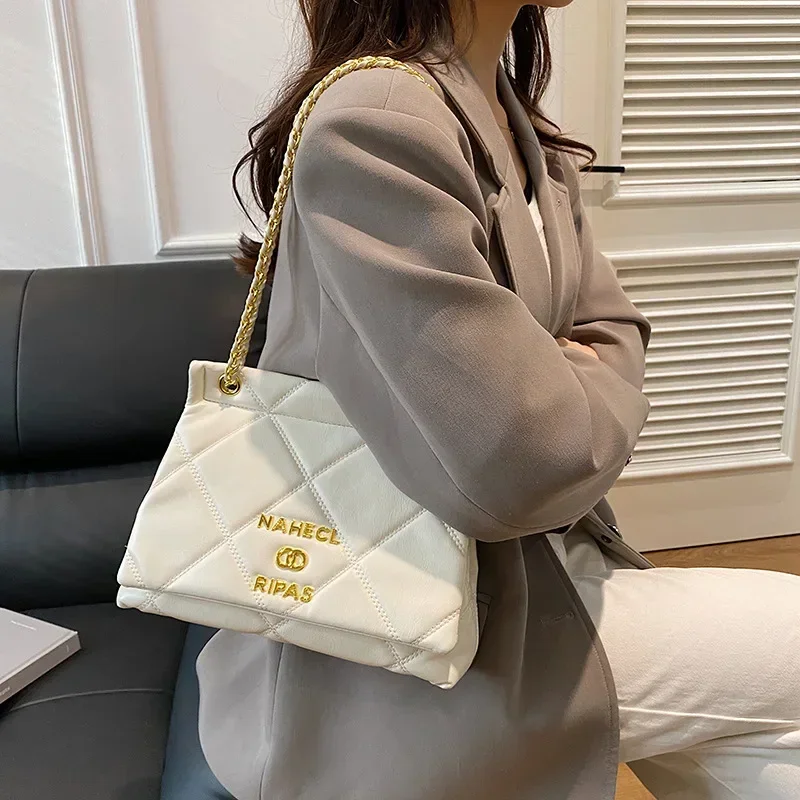 

Women's Premium Quilted Small Square Bag Diamond Stitching Chain Strap Versatile Crossbody