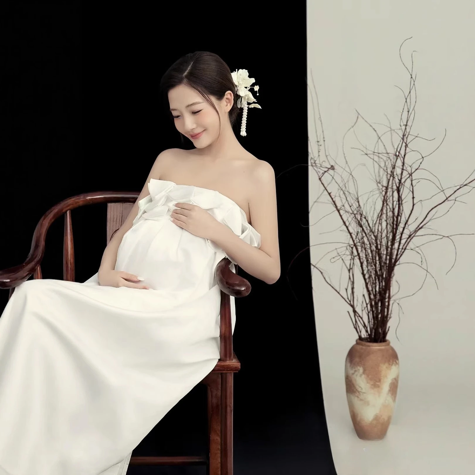 ชุดเดรสคลุมท้องสำหรับถ่ายภาพ สีขาว สไตล์วินเทจ หรูหรา แบบรัดรูป แต่งระบายยาว สำหรับถ่ายภาพในสตูดิโอ