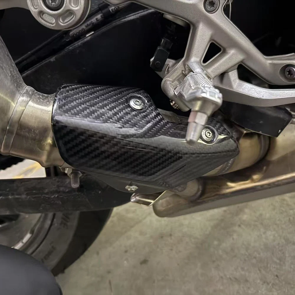 3K Carbon Fiber Motorcycle Accessories Heat Shield Exhaust Covers Protector Fairings For BMW S1000R M1000R 2021 2022 2023 2024