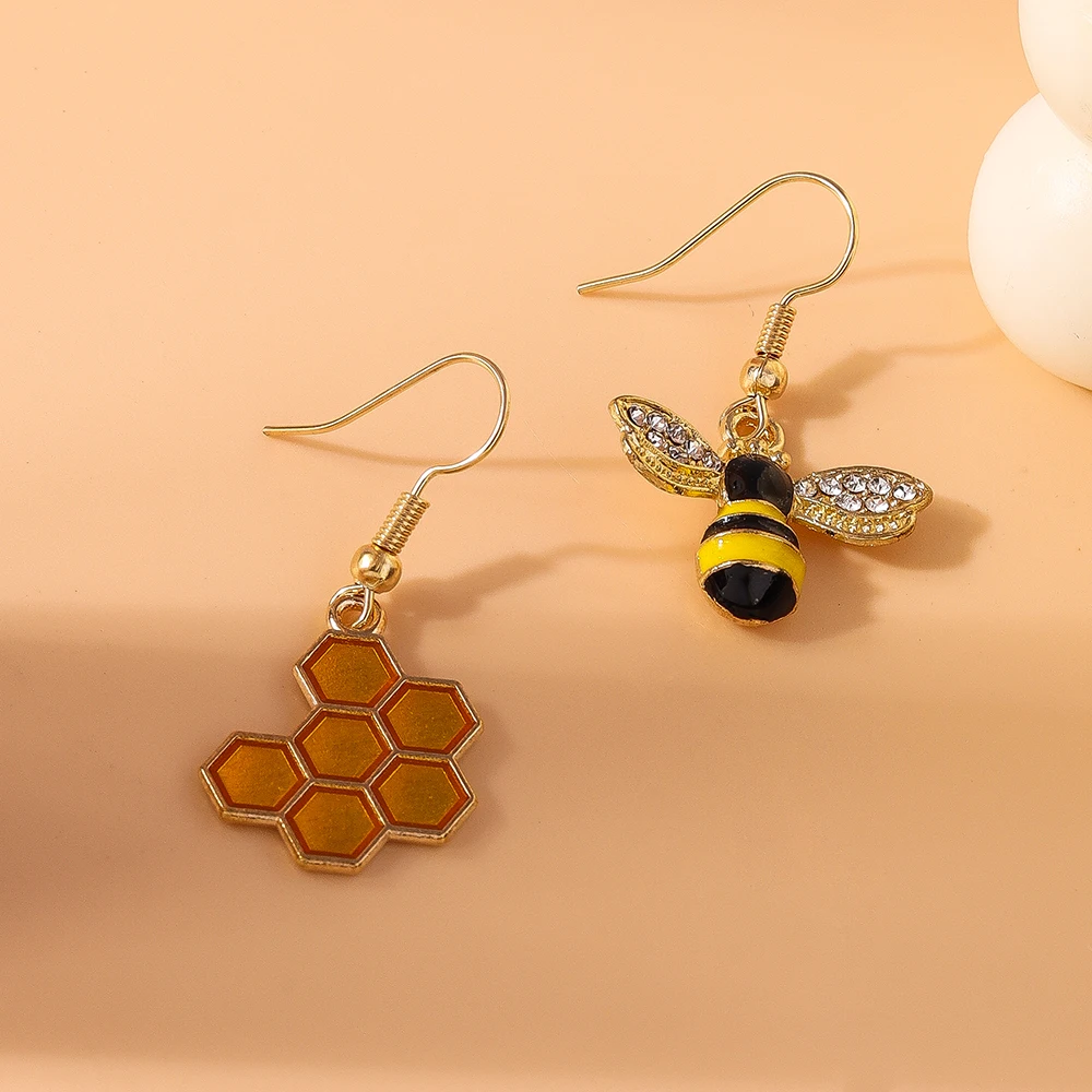 Aihua Niedliche Emaille-Insekten-Ohrringe, Gelbe Bienen-Ohrringe für Damen, Einfache Modische Casual Waben-Honigbienen-Anhänger-Ohrringe – Detail 3
