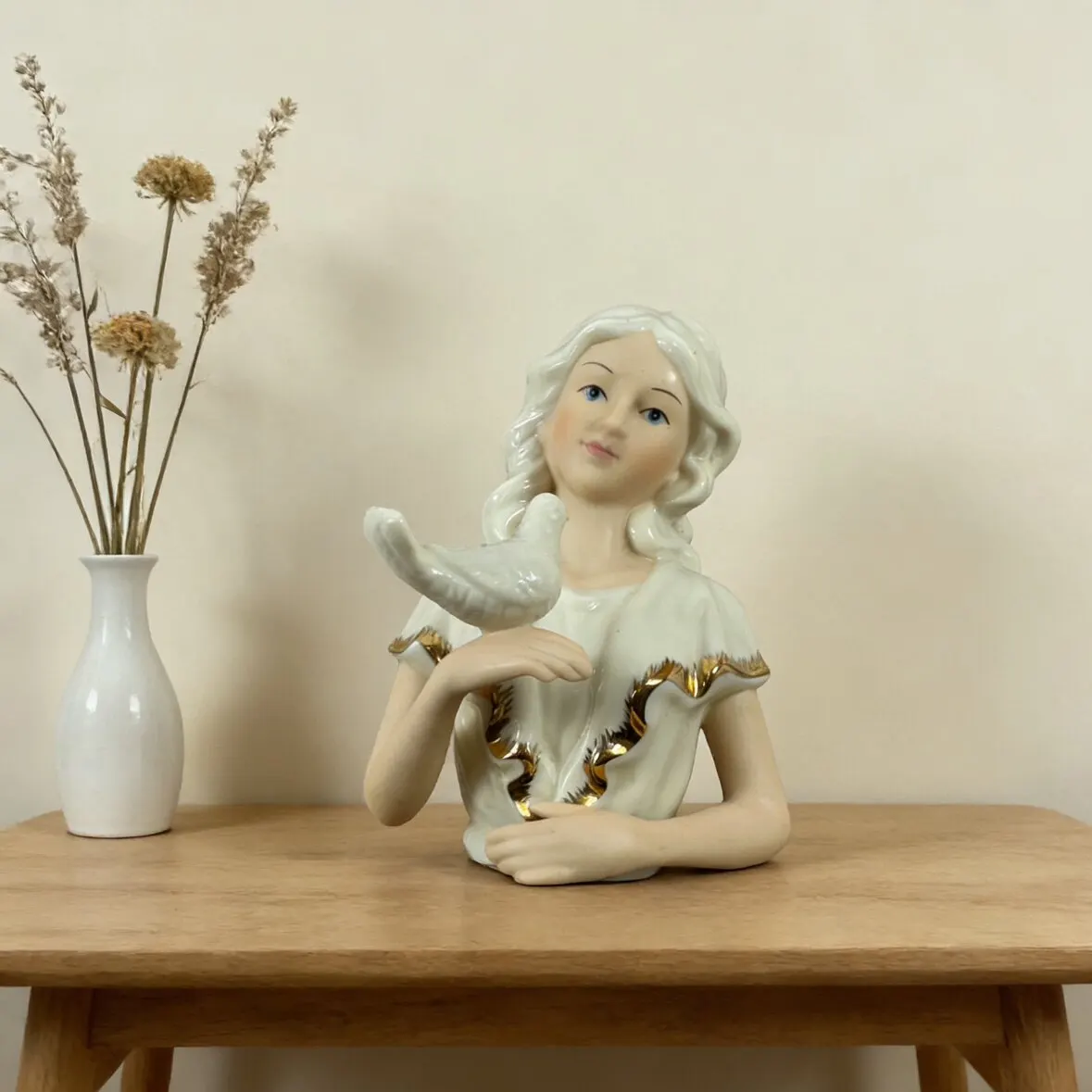 Elegant European Girl Peace Dove Ceramic Ornament Light Luxury Gold Trim Goddess Home Desktop Warm Aesthetic Decor Craft Statue