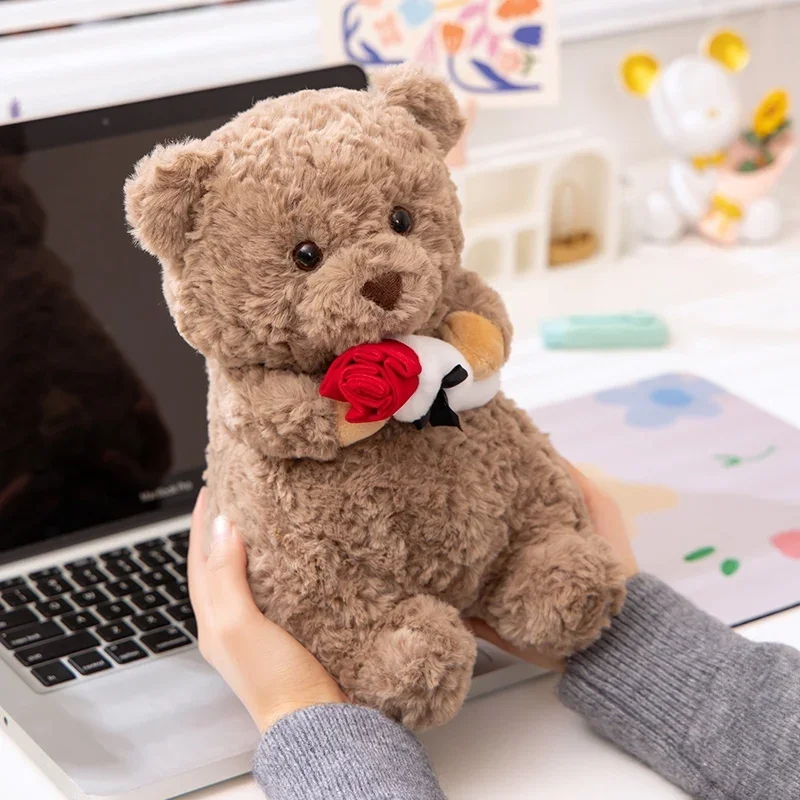 Hot Sale Zoete Leuke Handgemaakte Romantische Baby Beer Holding Rose Pluche Pop Zacht Warm Valentijnsdag Beer Speelgoed Mooi Cadeau voor Meisjes
