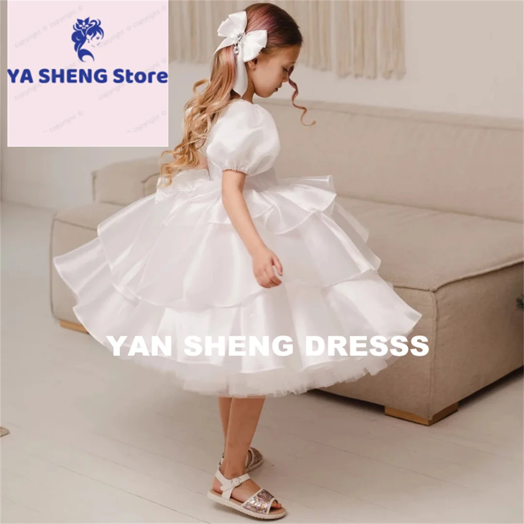 فساتين فتاة الزهور المخصصة لحفلات الزفاف وأعياد الميلاد بيضاء منتفخة متدرجة مع فيونكة وأكمام قصيرة للحفلات والولائم فساتين التواصل المقدس