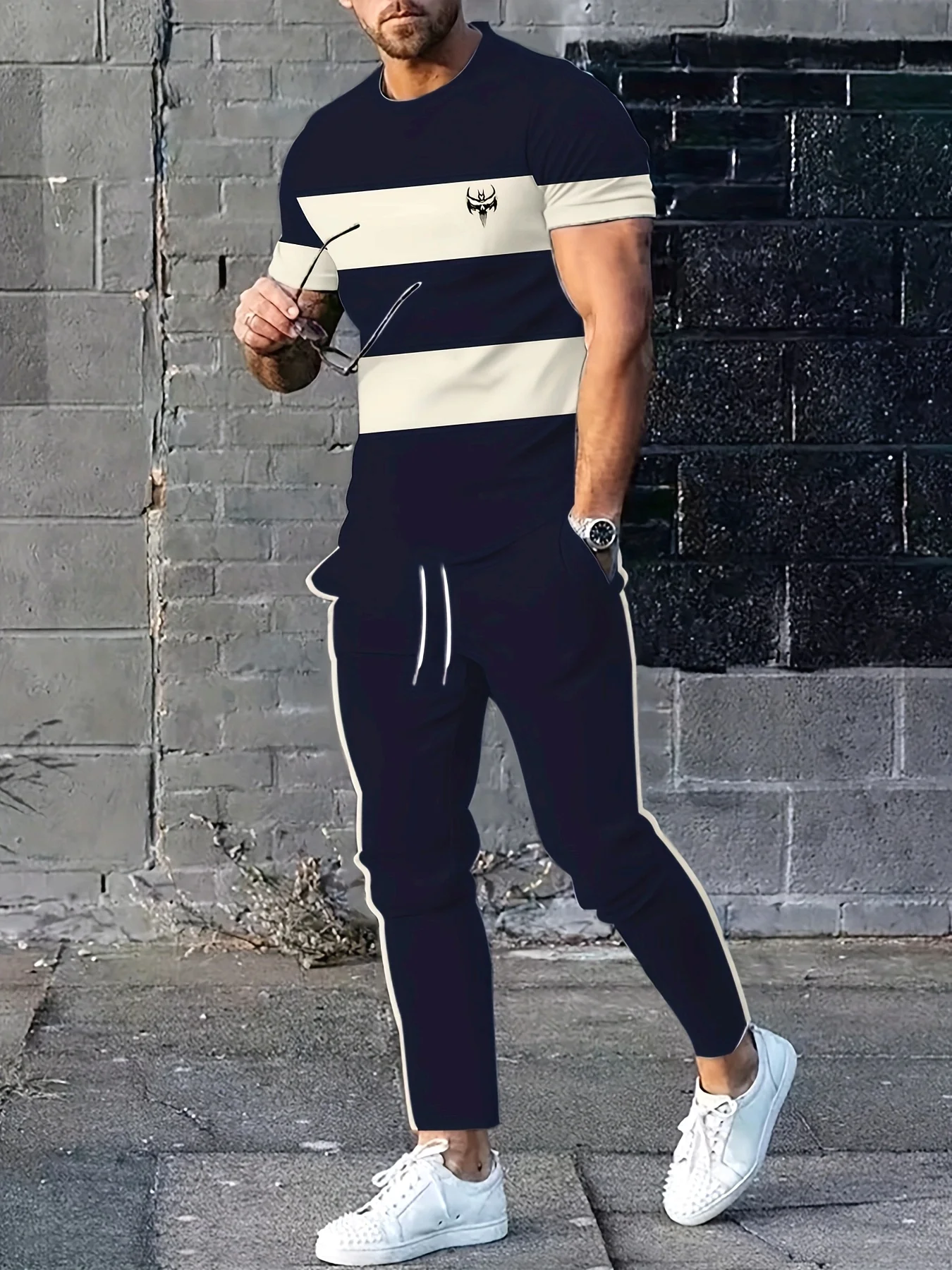 

The 2025 Summer new men's suit is a casual and fashionable striped print outdoor streetwear suit