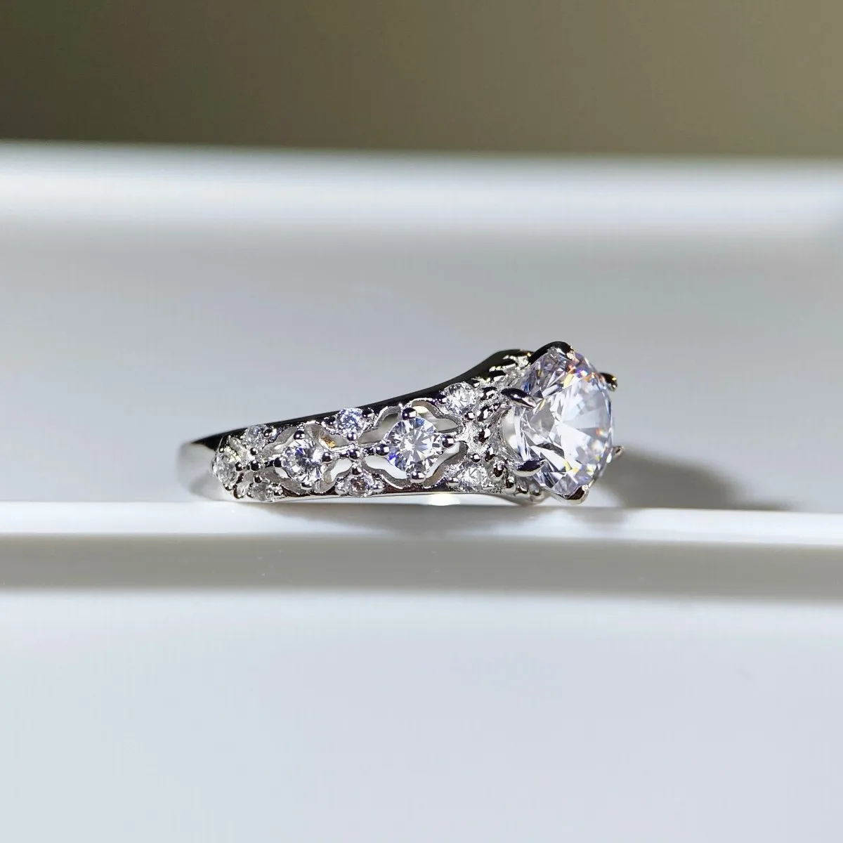 925 Sterling Silver Sparkling Moissanite Women's Ring - Rose Gold Plated Wedding Band & Engagement Ring Anniversary Jewelry Gift