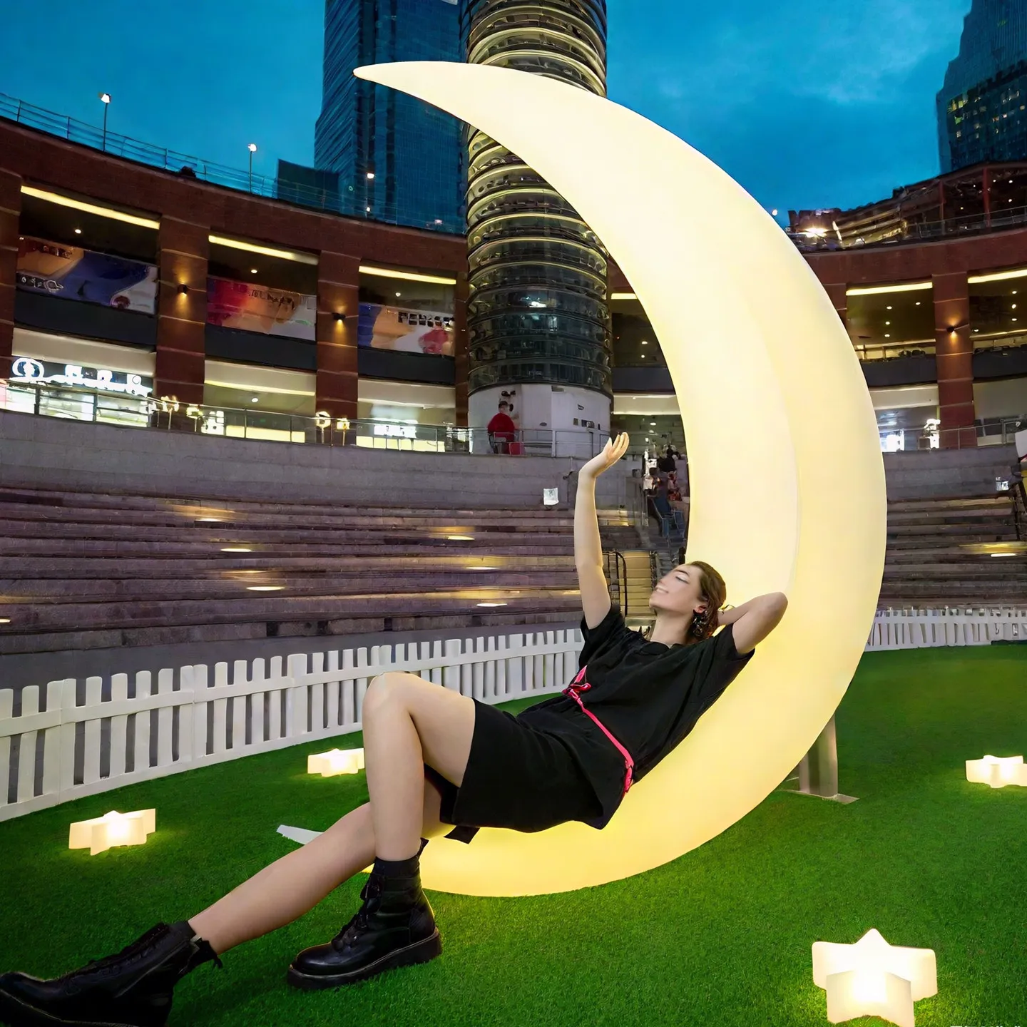 Internet celebrity luminous moon lamp wedding outdoor waterproof crescent solar garden park shopping mall landscape clock in cha