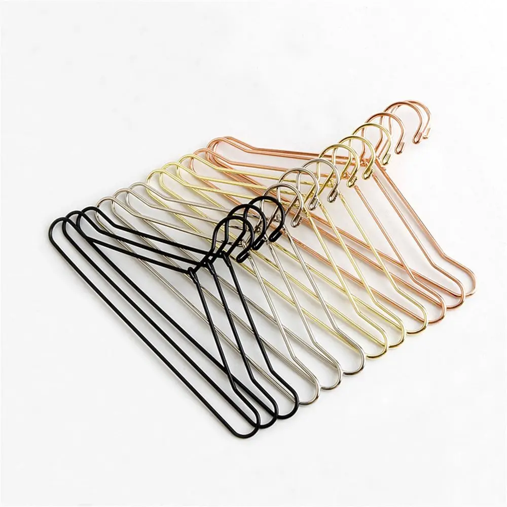 10Pcs Cute Mini Hangers Metal Doll Dress Clothes Stand for Organizer Doll Clothing Miniature Hangers Dollhouse Dolls Decorations