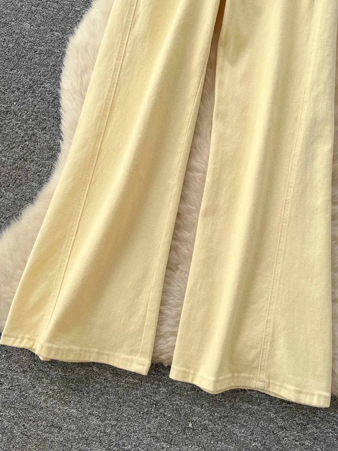 Denim jeans met hoge taille en wijde pijpen Dames zomer nieuwe Sle Casual los ontwerp Afslankende rechte broek Beige kleur