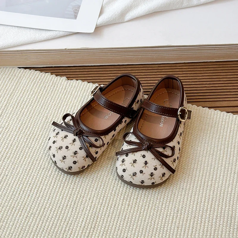 Kiss Bow Strap Leather Shoes for Girls 2026 New Autumn Toddler Ballet Flats Floral Print Soft Sole Elegant Party Shoes Age1-3