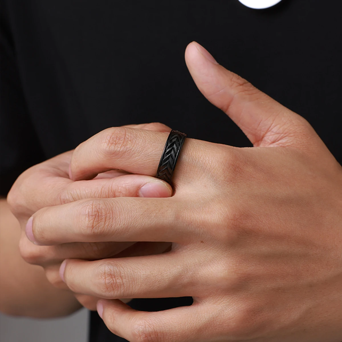 Punk 6mm Black Stainless Steel Ring Men Boy Tire Pattern V Shaped Engraved Finger Band Chunky Male Motor Hip Hop Jewelry Gift