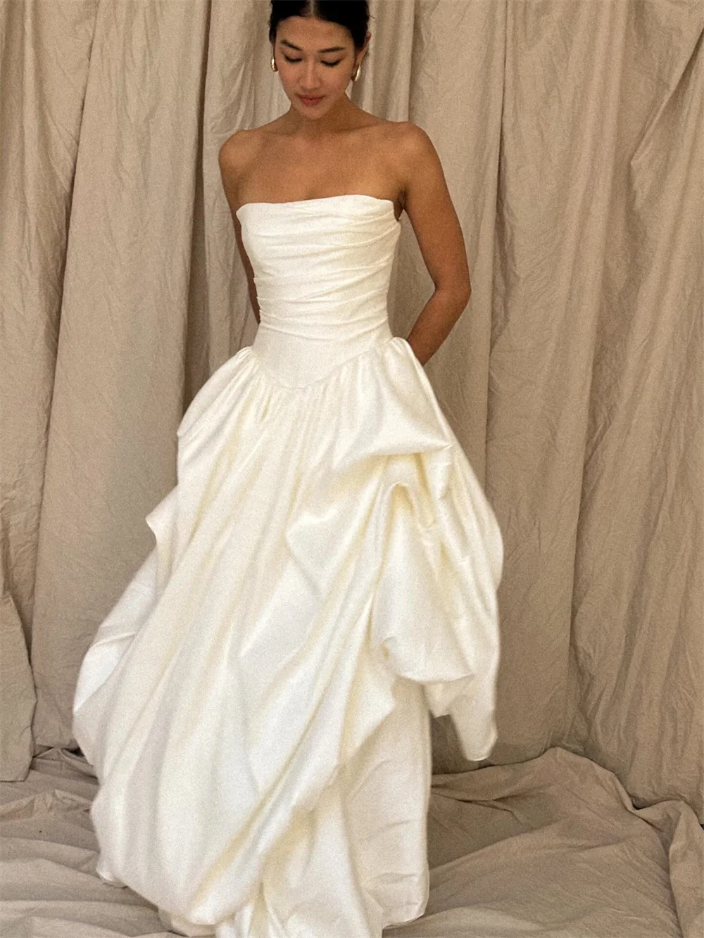 Tokyo Custom Strapless Ruched Satin Wedding Dress Puffy Floor Length Wedding Gown Elegant Formal Evening Bridal Outfit