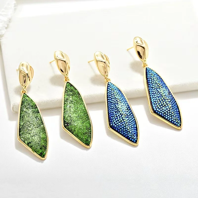 

Unique Geometric Waterdrop Chameleon Alloy Earrings Elegant Ladies Daily Party Fashion Accessory Versatile Stylish Jewelry