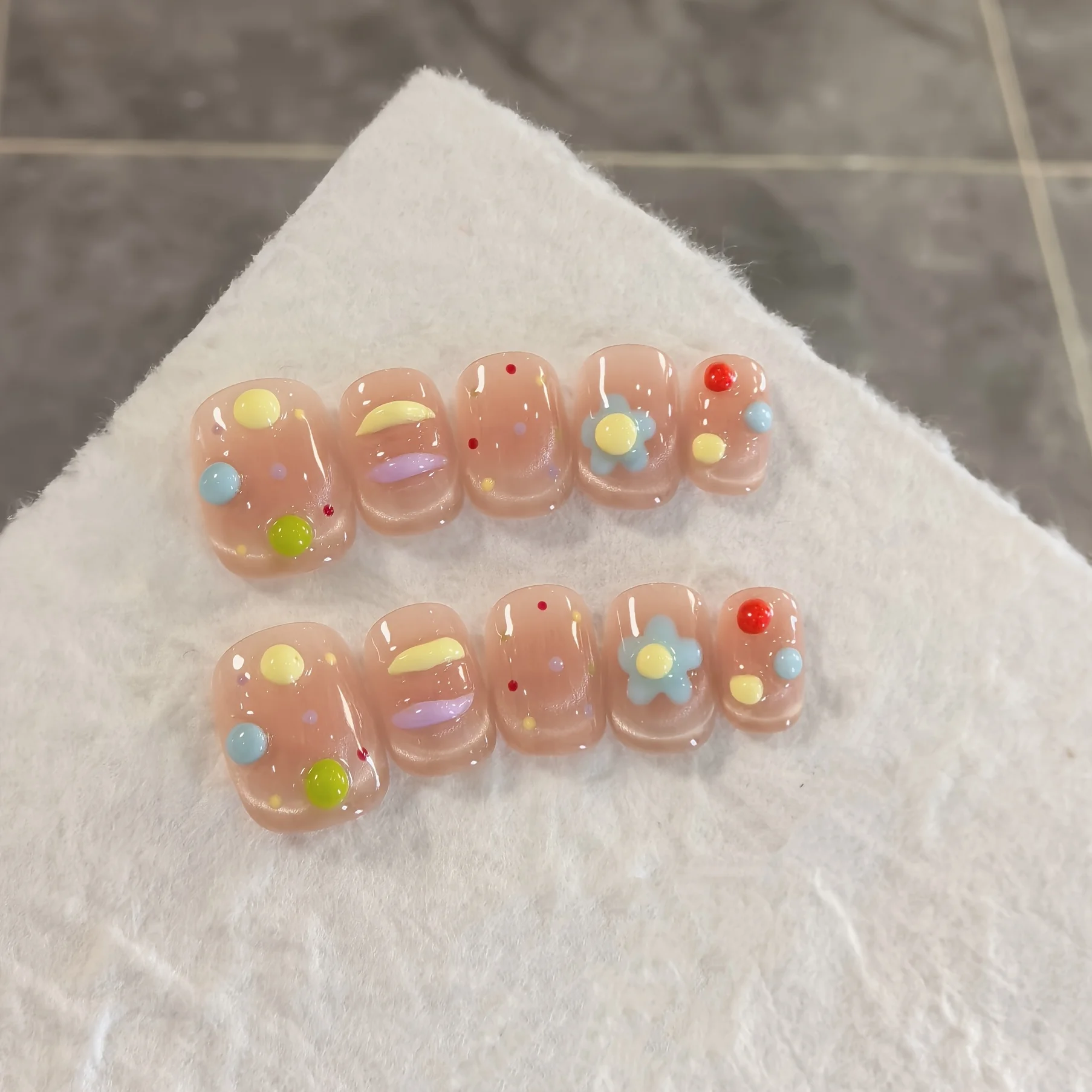 

10pcs Handmade Press on Nails French Cat's Eye Hand-Kneaded Sugar Bean Flower Fake Nail for Women&Girl Detachable Wearable Nail