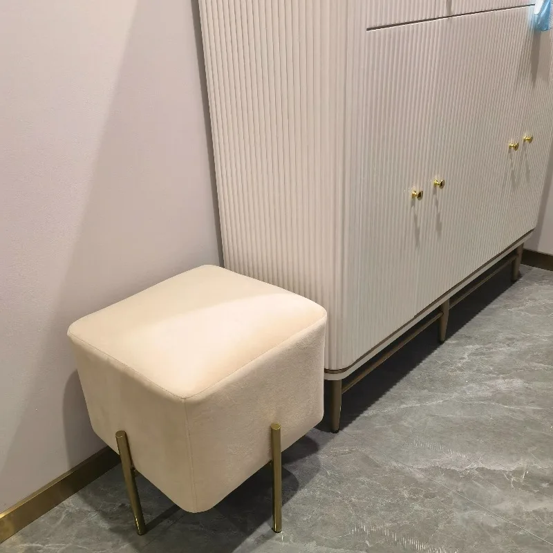 

Stools Nordic Light Luxury Wrought Iron Shoe Changing Stool Sofa Small Square Stool Modern Living Room Velvet Fabric Ottomans