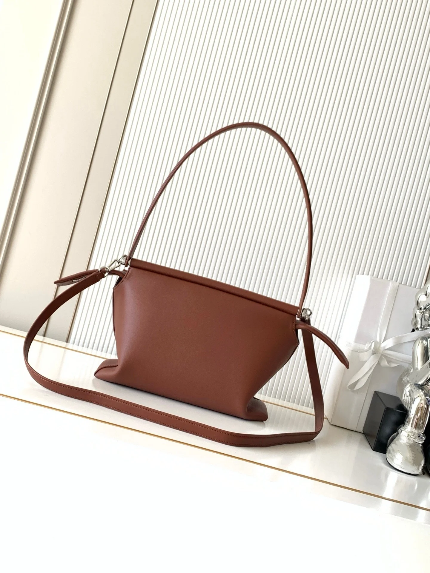Women's Large Capacity Genuine Leather Handbag 2026 Fashionable Single Shoulder Crossbody Tote Bag High-End Niche Design