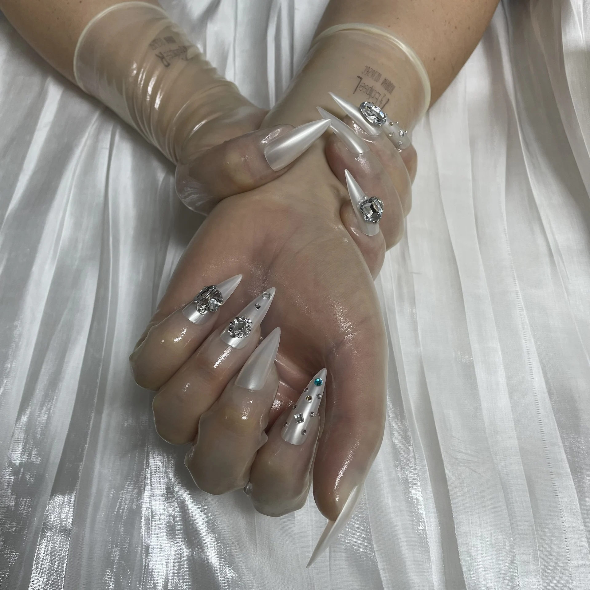 Gant Zentai en Latex Super fin Transparent brillant à l'huile pour femmes, robe croisée fétichiste pour hommes, Cosplay Kigurumi, gants à ongles longs