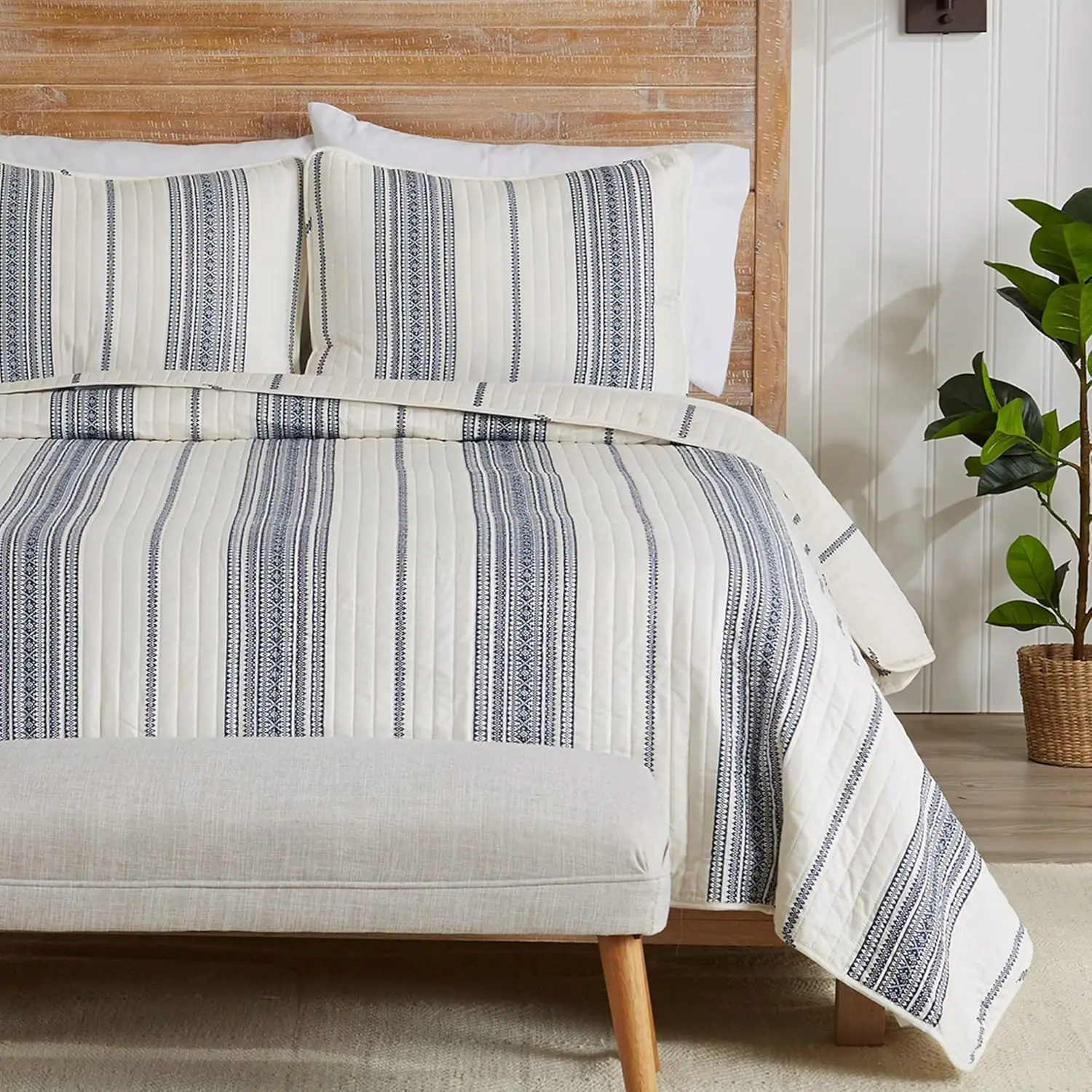 

Full/Queen Reversible Quilt Bedding Set - All Season, Modern, Lightweight Bedspreads - White & Navy Striped Coverlets