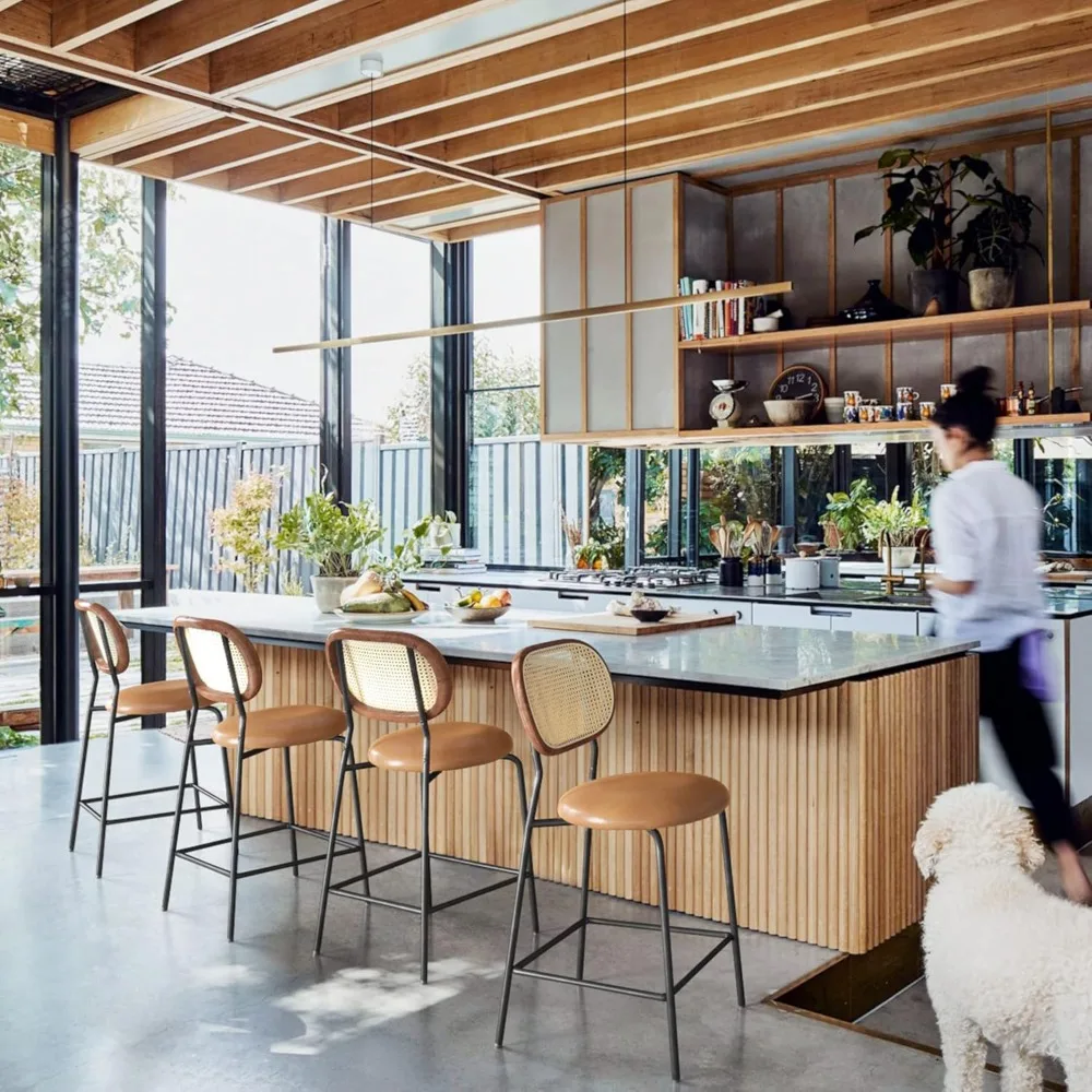 Cadeira estofada couro falso da barra com quadro do metal e encosto do Rattan, resistente e fácil, macio e confortável Material