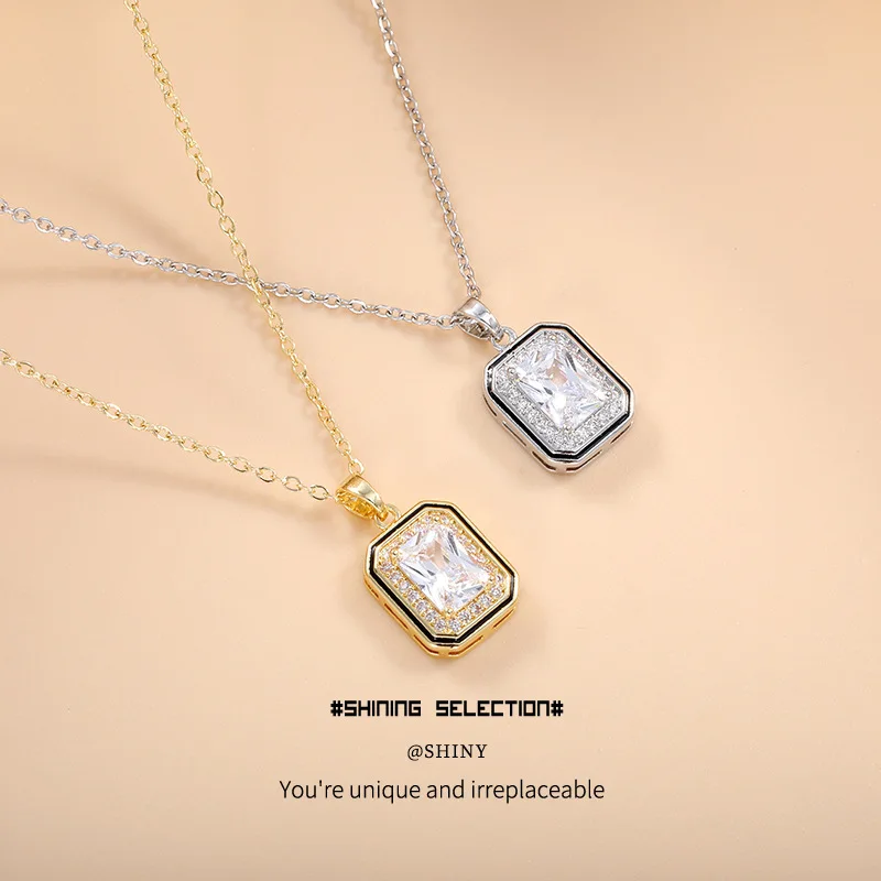 2026 New Retro British INS Style Small Square Light Luxury High-end Feeling Collarbone Chain Circular Pendant Zircon Necklace