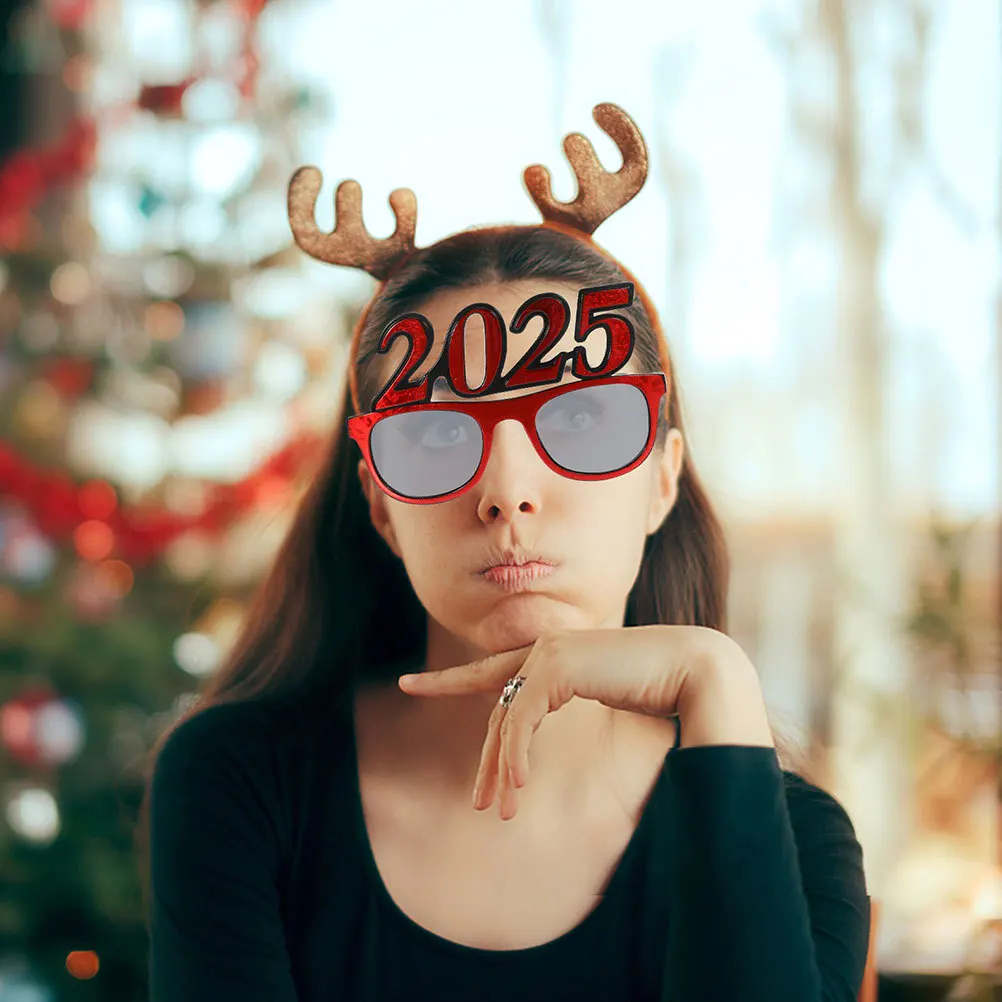 

4 шт. забавные очки 2025 со стразами и цифрами, дизайнерские вечерние очки, легкий вес, материал ПК, реквизит для фотосессии на Новый год