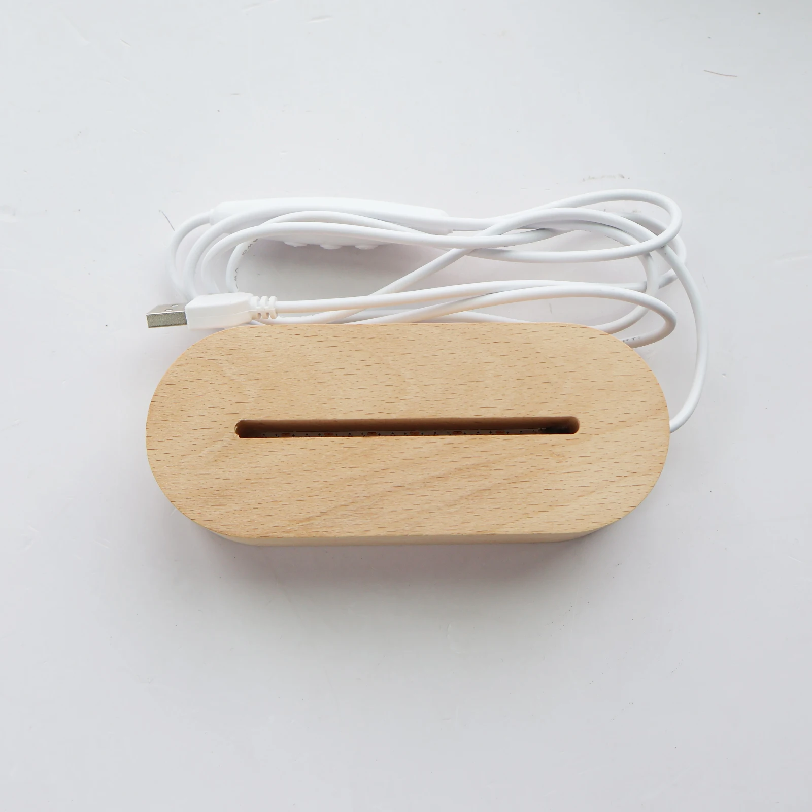 The night light base can be placed on the desktop for display and features different lighting effects.