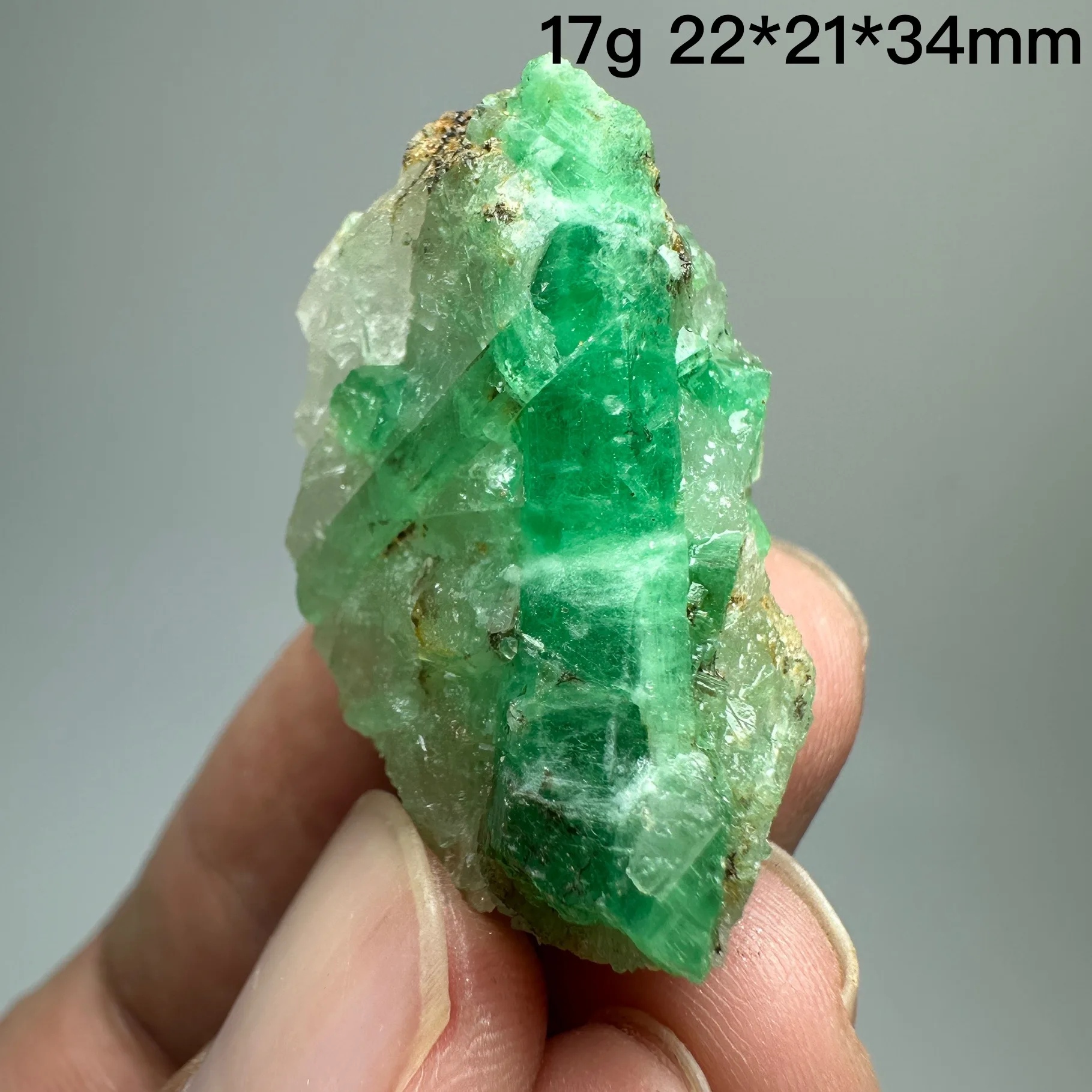 عينة معدنية من الزمرد الطبيعي + بلورات كوارتز شفاء وأحجار كريمة صخرية #2