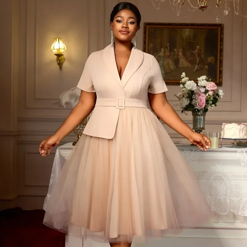 

Элегантное платье больших размеров с короткими рукавами и многослойной тюлевой юбкой, идеально подходящее для церковных свадеб или официальных дневных мероприятий