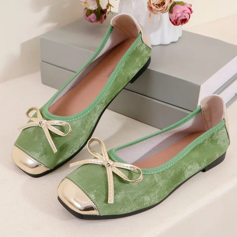 Proste i wszechstronne płaskie buty damskie 2024 New Square Toe Fashion Ladies Cloth Shoes Miękkie i wygodne buty z płytkimi ustami