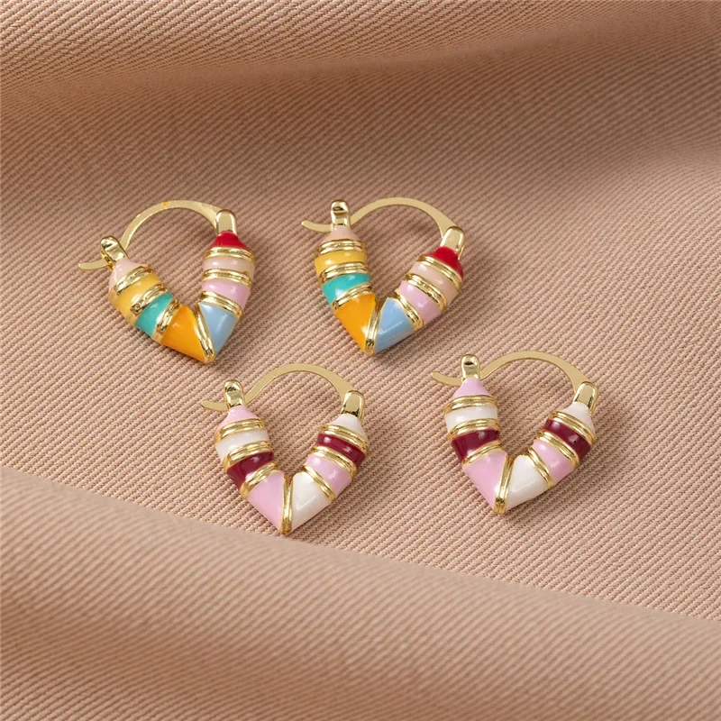 LATS 2024 جديد وصول الكورية الحلو الصغيرة الطازجة اللون الحب القلب هوب أقراط للنساء موضة أنيقة مجوهرات معدنية هدية حفلة