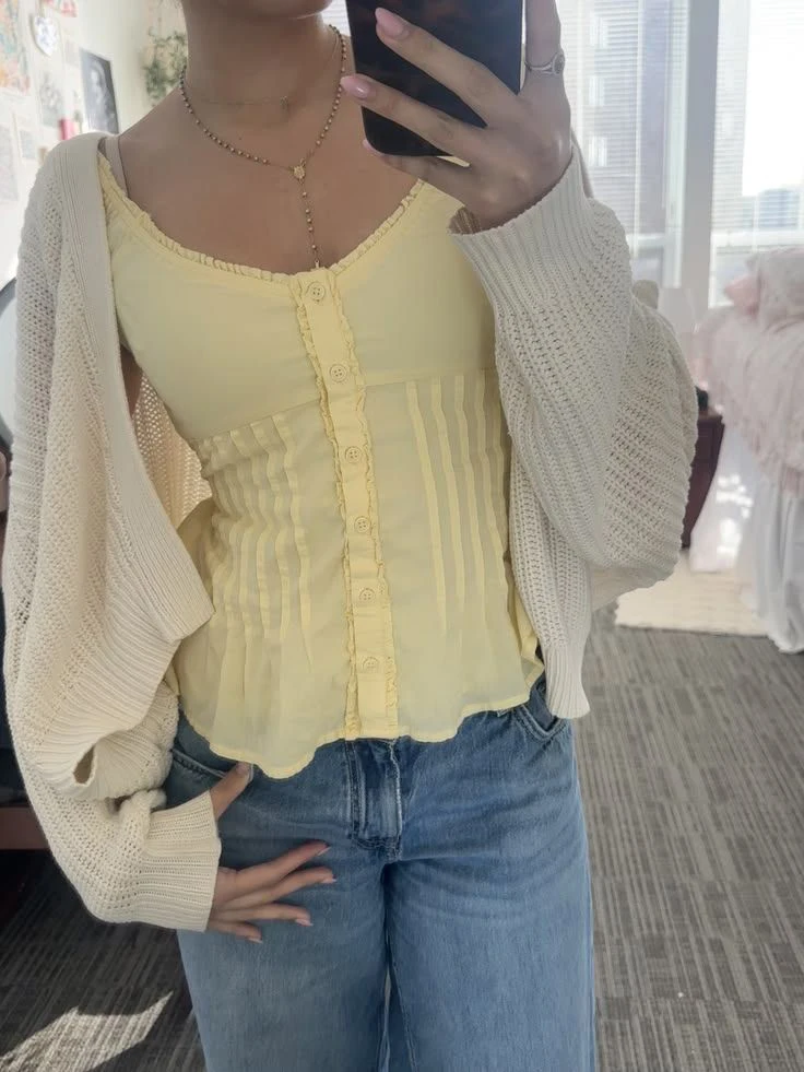Ruffles Yellow Slim T-shirt Blouse Woman V-neck Single Breasted Elastic Band Puff Sleeve Shirts Sweet Cute Summer Crop Tops