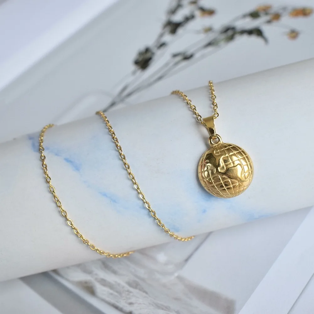 Vintage New World Map Stainless Steel Necklace Embossed Globe Clavicle Chain Necklace