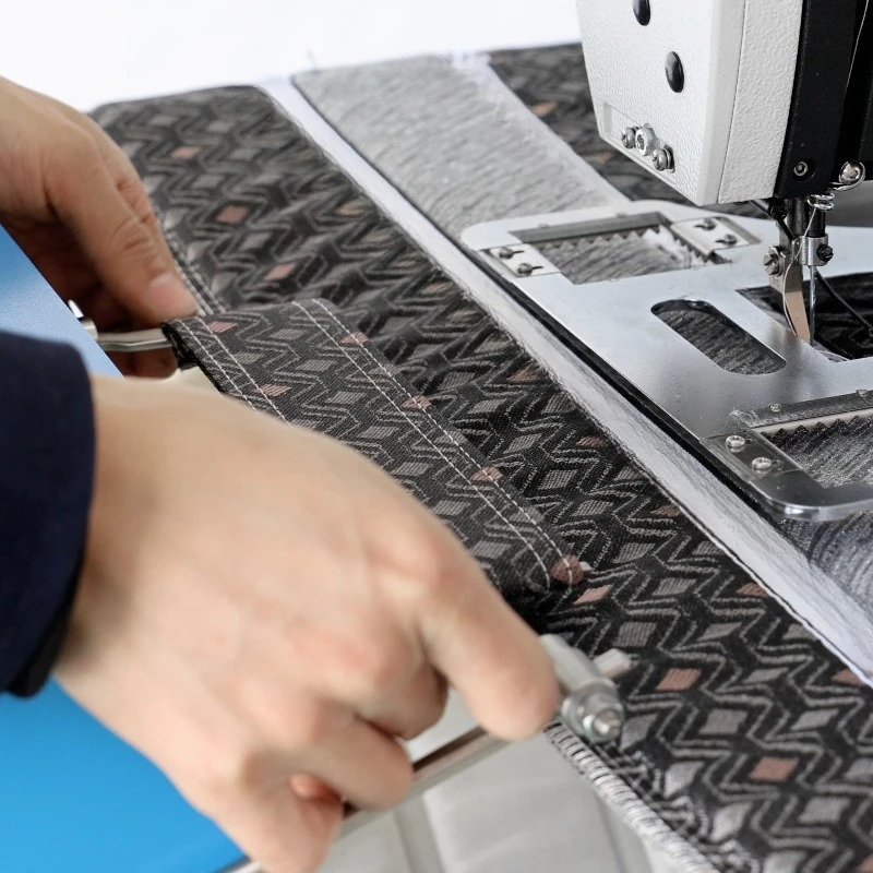 Mattress handle with automatic sewing machine, automatic mattress handle sewing machine
