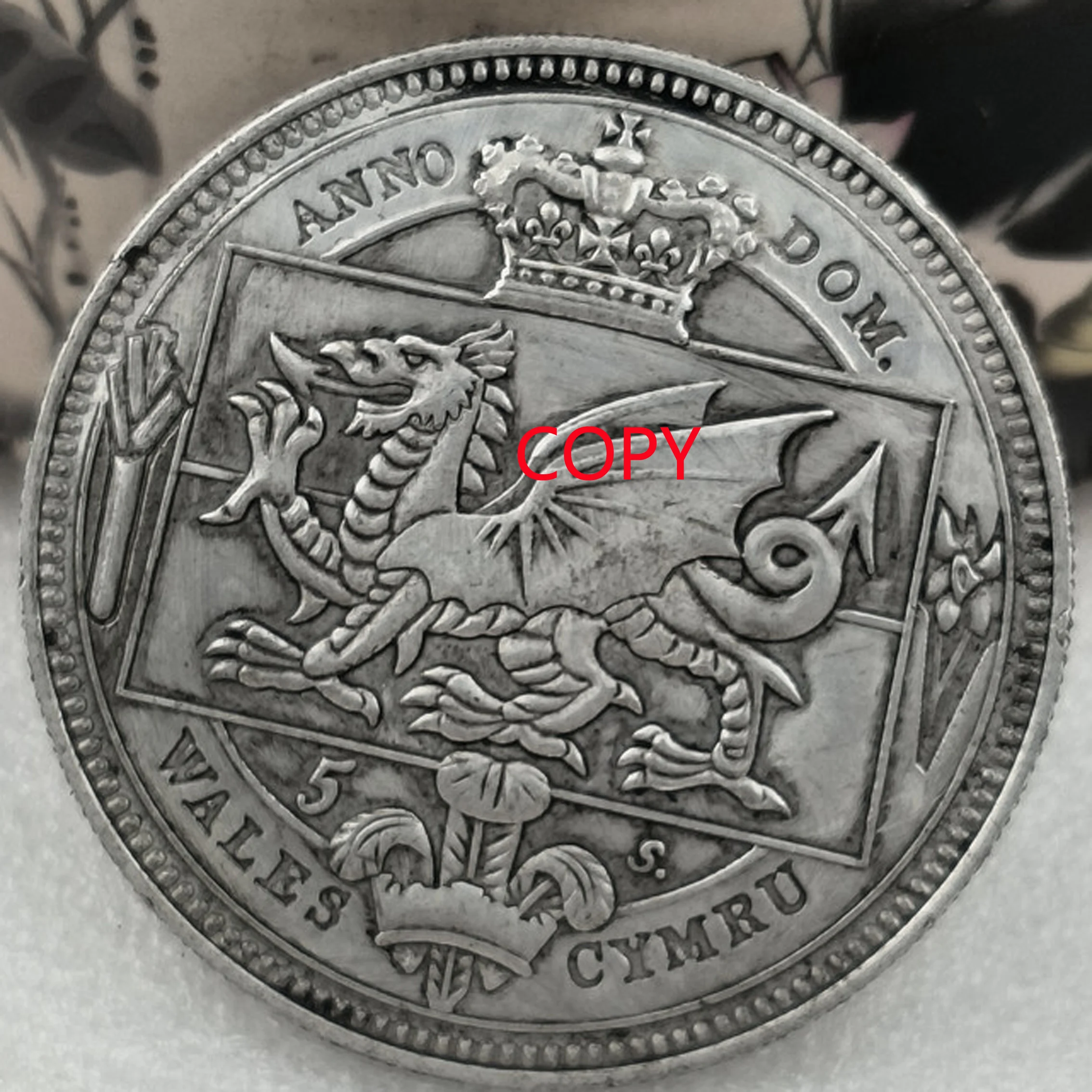 

Dragon And Queen Pattern 38MM Diameter Metal Challenge Coins Lucky Coins Magic Props Birthday Gifts Home Decor Collectibles