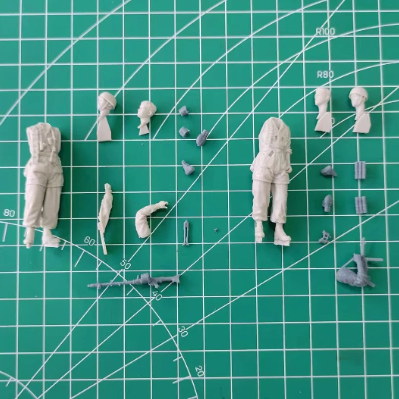 1/35 Scale Die-Cast Resin Figure Model Kit WWII German Paratrooper Machine Gunner Set 2 Figures Unassembled and Unpainted