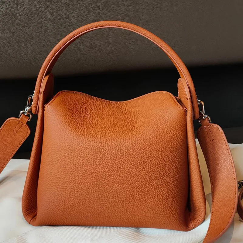 Genuine leather women\'s bag with large capacity and unique cigarette box design Made of soft leather one shoulder crossbody bag