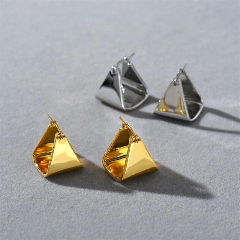 Vintage Hollow Pyramid Triangle Earrings for Women Unique Fashion Light Luxury Design High-quality Glossy Jewelry Trendy Gilts