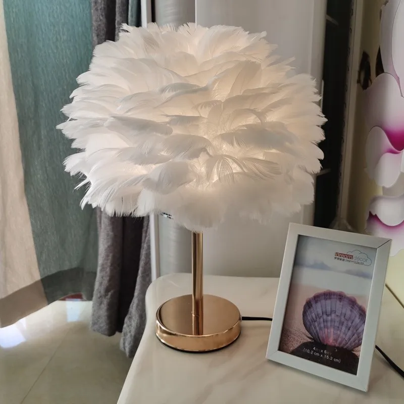 Romantic Feather Table Lamp Modern Bedside Lamp Living Room Bedroom Study LED Table Lamp Wedding Christmas Decoration Night Lamp