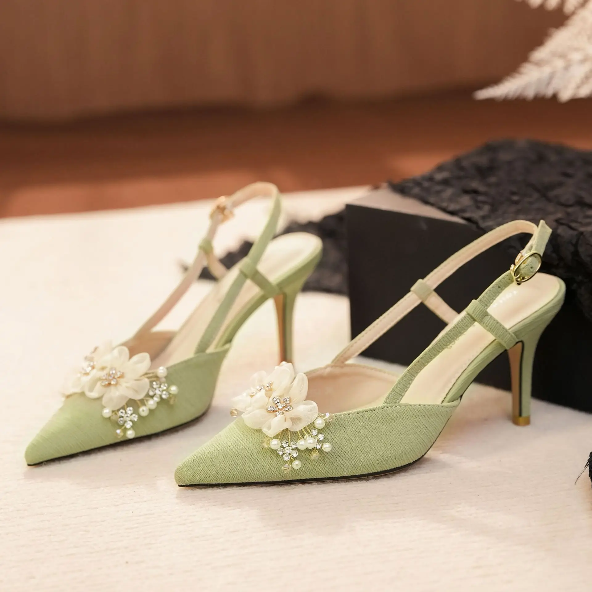 

Women's shoe decal fabric back empty sandals with a high-end and stylish commuting style high heels