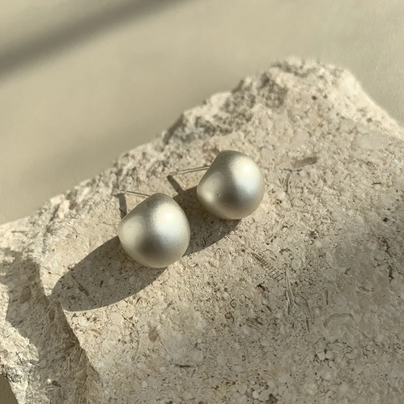 Minimalist Silver Color Matte Brushed Metal Stud Earrings for Women Exquisite Fashion Jewelry Accessories e730