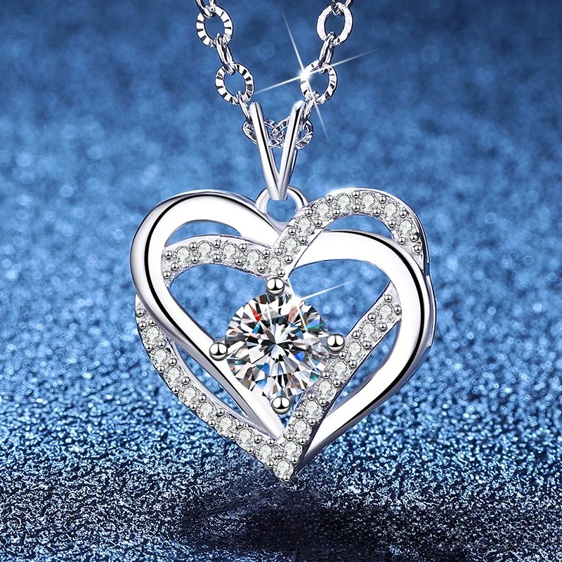 

Platinum PT95018k Gold Moissanite Necklace, Eternal Heart Pendant Necklace, Light Luxury Women's Valentine'sDay Collarbone Chain