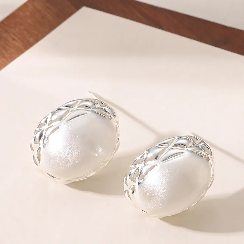 Fashionable, exquisite and simple, thick silver brushed geometric earrings, high-end, light luxury, niche and textured earrings